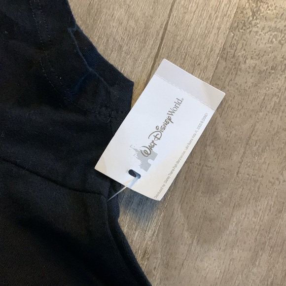 Beautiful Black Walt DisneyWorld t-shirt - Picture 4 of 8